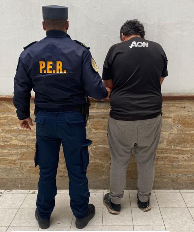 Un hombre golpeó a su pareja y ella se defendió con un cuchillo